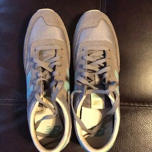 Women’s new balance shoes